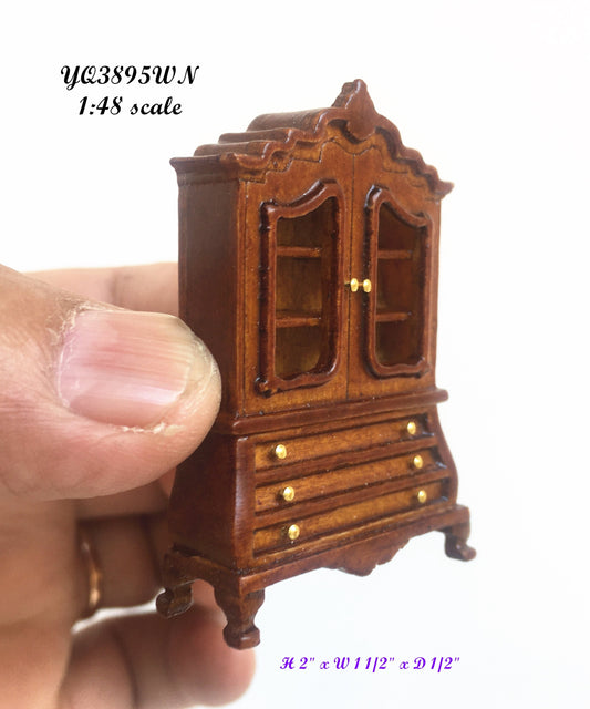 Armoire hollandaise en bois de noyer à l'échelle 1/4 1/4 pour maison de poupée miniature