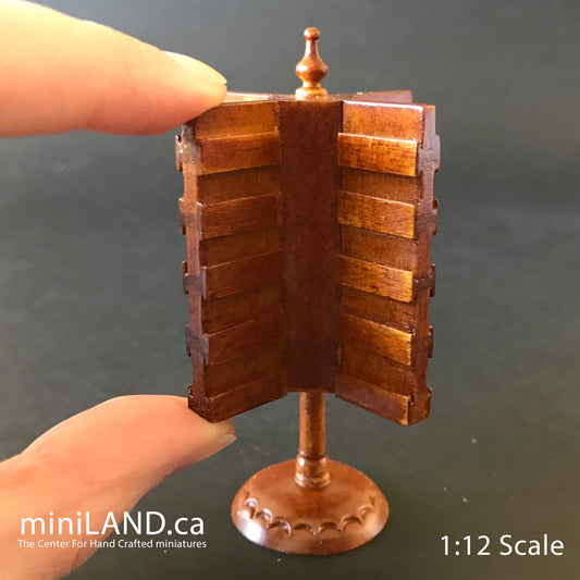 Thekenaufbewahrung Postkartenständer Einheit Qualität Nussbaum für Puppenhaus Miniatur 1:12 handgefertigtes Holz WN
