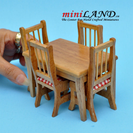 5 Stück Landhausstil Küchentisch mit Stühlen Eiche Puppenhaus Miniatur 1:12 für Minis kariertes Kissenset TableOak