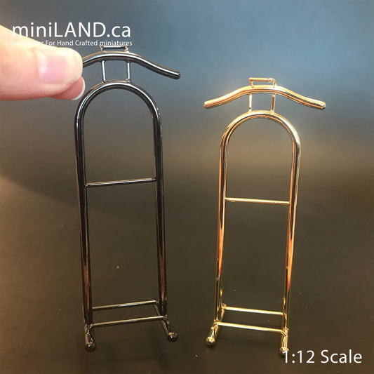 Valet-Ständer für Puppenhausminiatur im Maßstab 1:12, Mini-Kleiderbügel, Goldständer FA031160, Messing und Rotguss, Schwarz, Hängend, Hotel