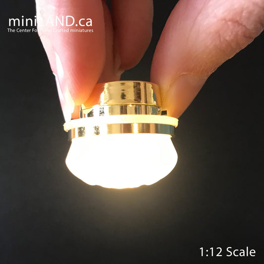Plafonnier en laiton avec abat-jour givré, lumière LED super brillante avec interrupteur marche/arrêt pour miniatures de maison de poupée à l'échelle 1:12