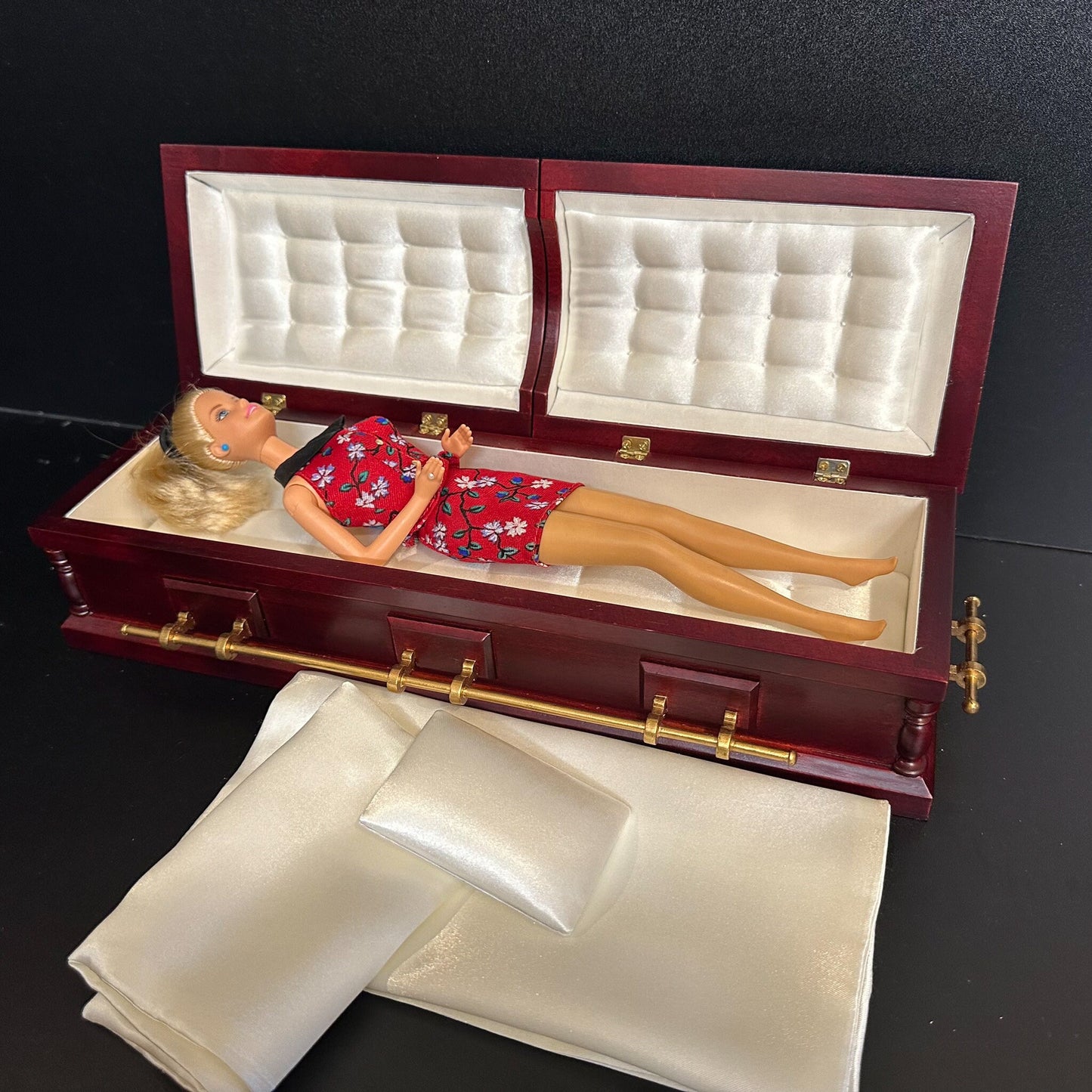 1:6 Scale Wooden miniature coffin casket Mahogany color for 1/6 dollhouse doll Funeral buried For fashion dolls
