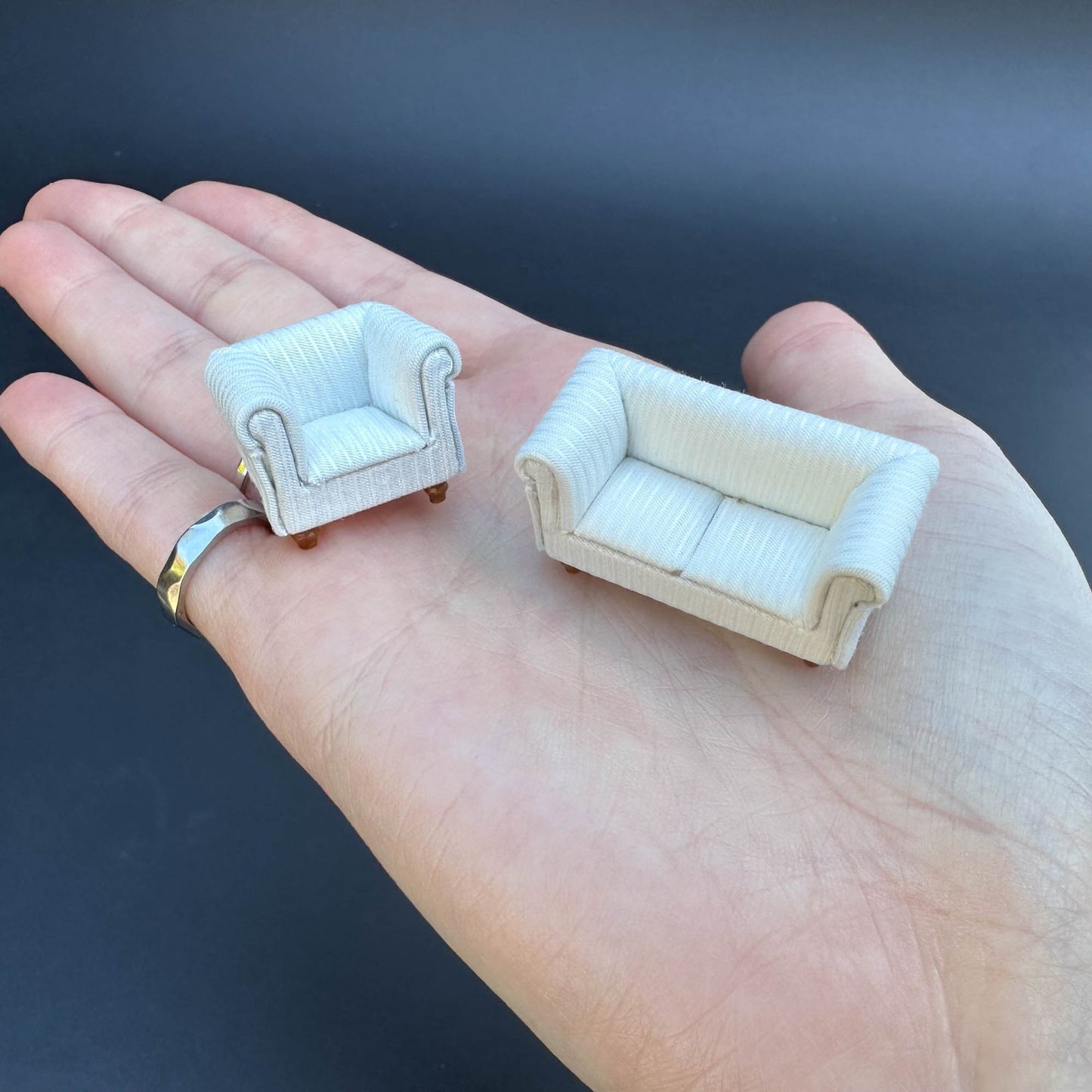 1:48 1/4" quarter scale English White Sofa or armchair Top quality for dollhouse miniature living room Couch lazyboy cushion chair