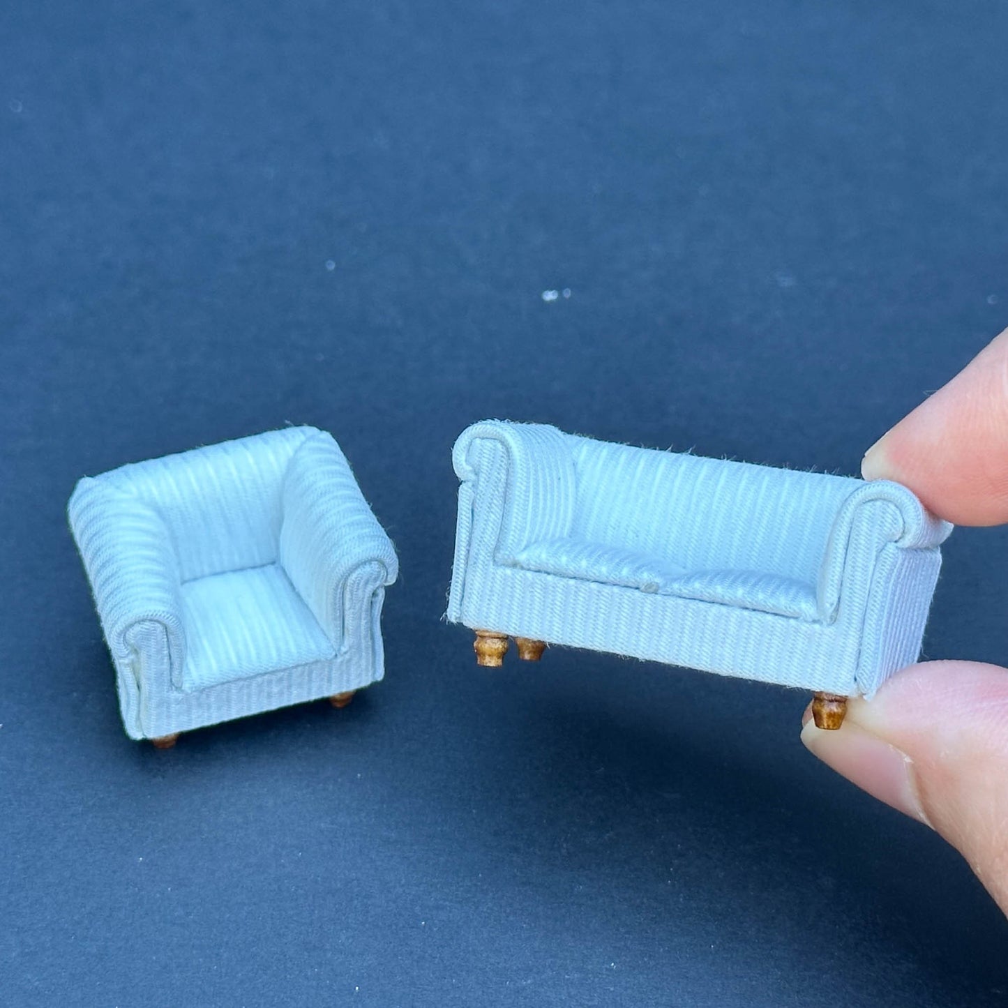 1:48 1/4" quarter scale English White Sofa or armchair Top quality for dollhouse miniature living room Couch lazyboy cushion chair