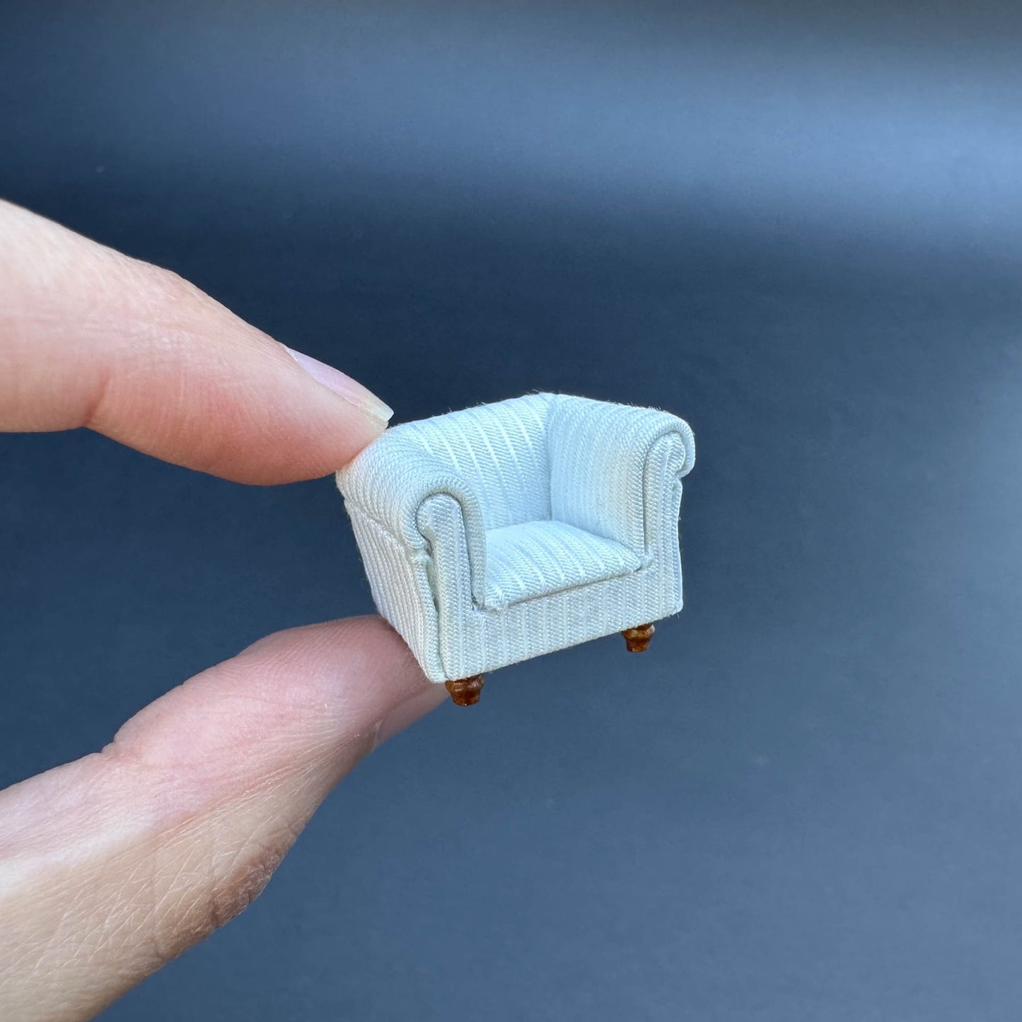 1:48 1/4" quarter scale English White Sofa or armchair Top quality for dollhouse miniature living room Couch lazyboy cushion chair