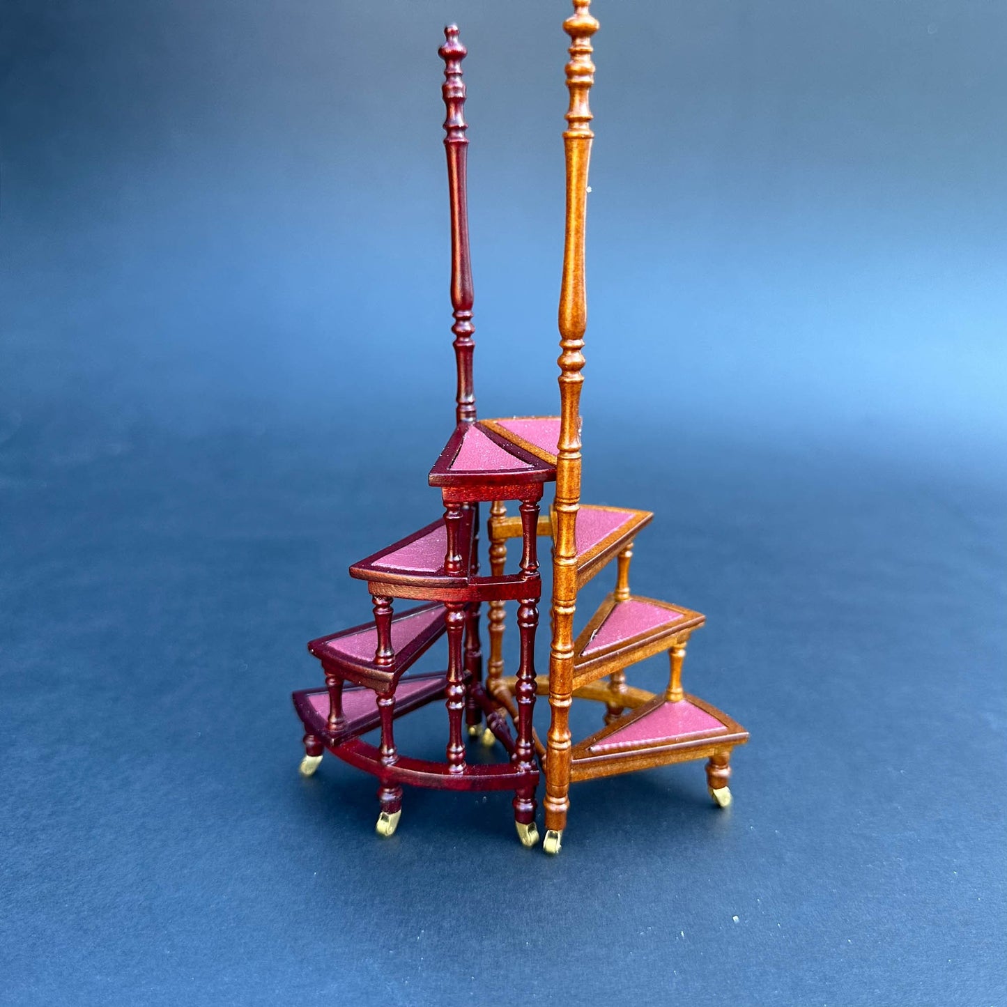 library ladder step ladder mahogany Victorian. Solid wood-covered Burgundy leather four-stage 1:12 scale for dollhouse miniature stairs