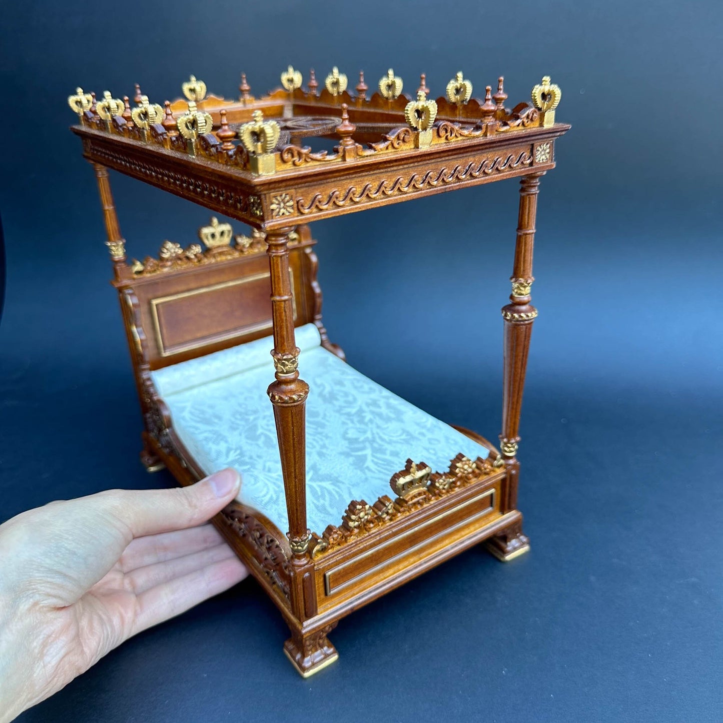 Crispin de Passe WALNUT Renaissance Four-Poster canopy Bed style 1:12 dollhouse miniature Handcrafted