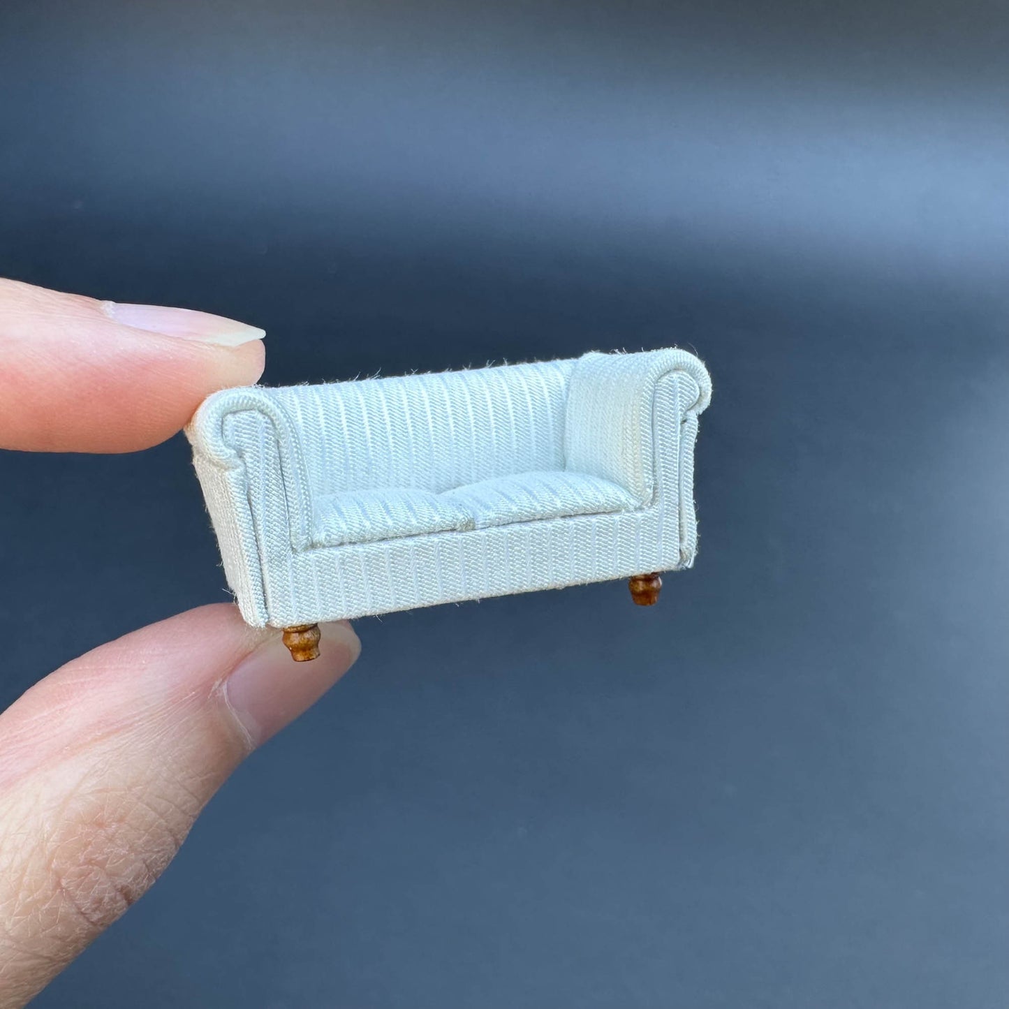 1:48 1/4" quarter scale English White Sofa or armchair Top quality for dollhouse miniature living room Couch lazyboy cushion chair