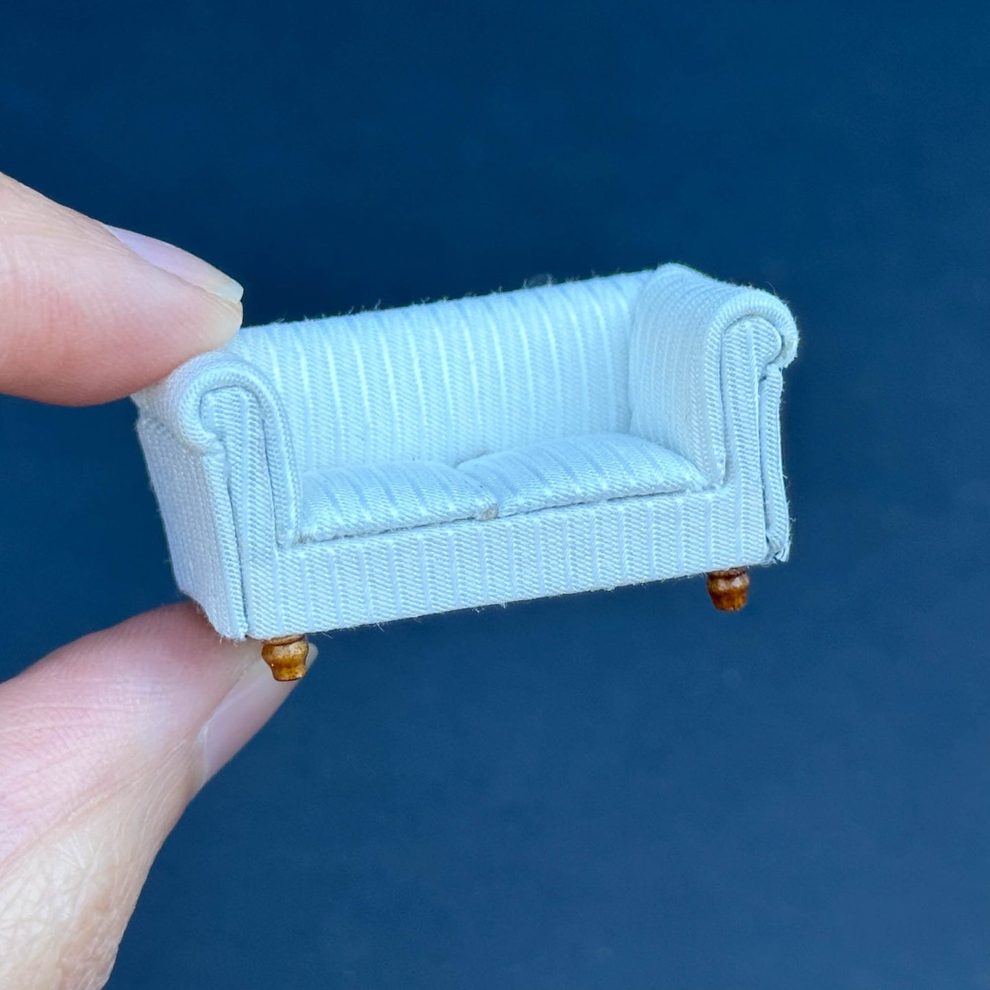 1:48 1/4" quarter scale English White Sofa or armchair Top quality for dollhouse miniature living room Couch lazyboy cushion chair