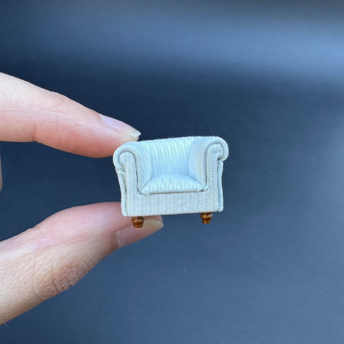 1:48 1/4" quarter scale English White Sofa or armchair Top quality for dollhouse miniature living room Couch lazyboy cushion chair