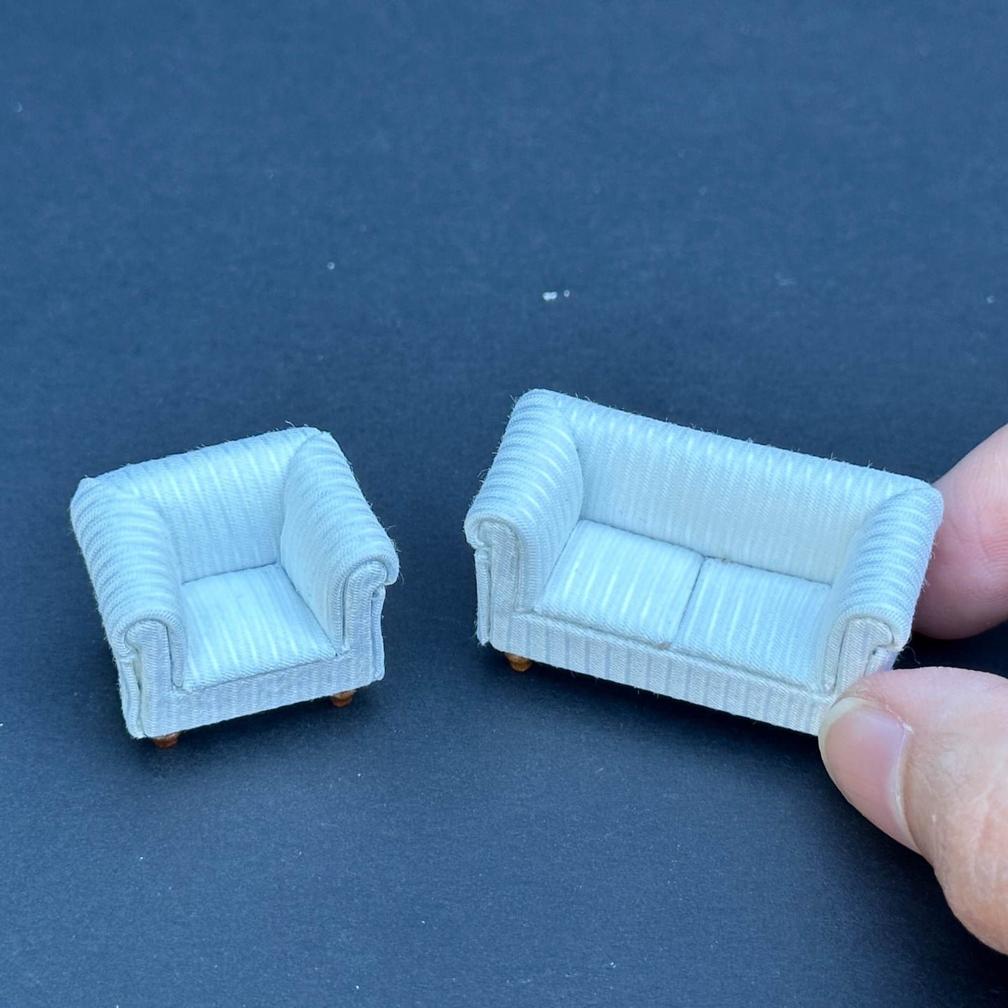 1:48 1/4" quarter scale English White Sofa or armchair Top quality for dollhouse miniature living room Couch lazyboy cushion chair