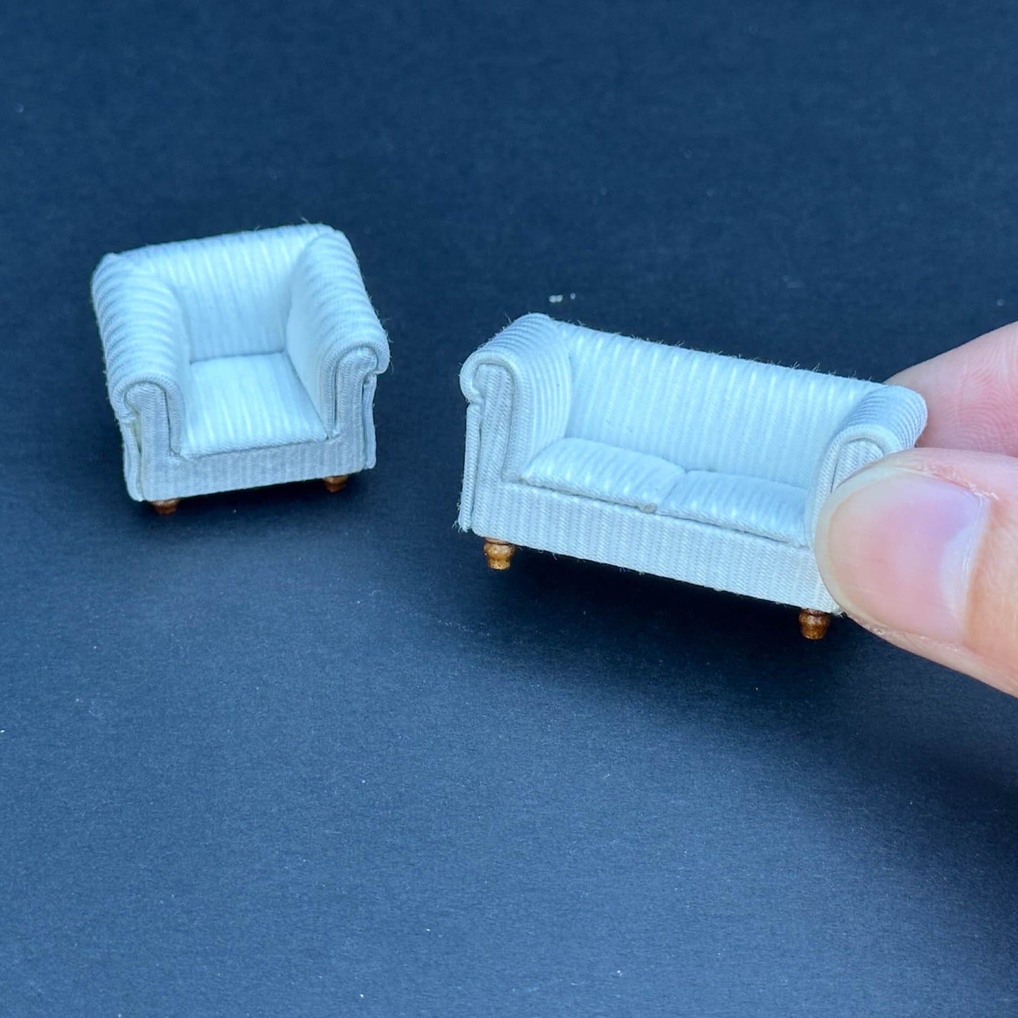 1:48 1/4" quarter scale English White Sofa or armchair Top quality for dollhouse miniature living room Couch lazyboy cushion chair