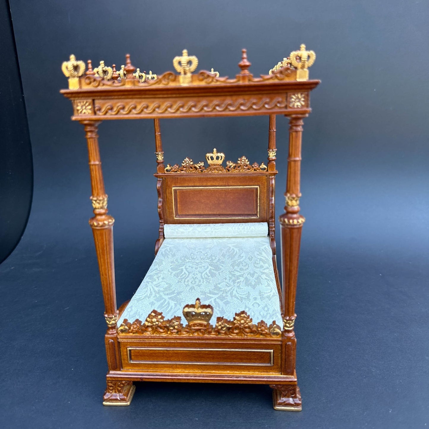 Crispin de Passe WALNUT Renaissance Four-Poster canopy Bed style 1:12 dollhouse miniature Handcrafted