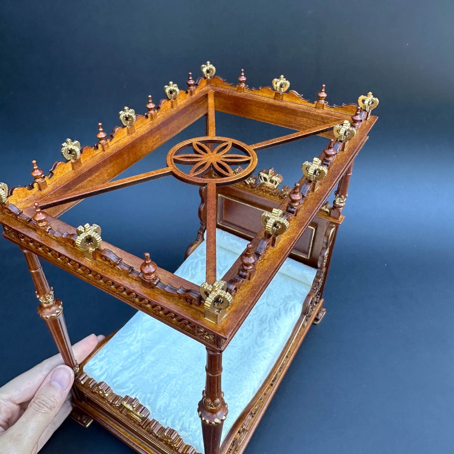 Crispin de Passe WALNUT Renaissance Four-Poster canopy Bed style 1:12 dollhouse miniature Handcrafted
