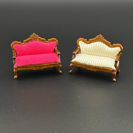 Canapé victorien 1/4" pour salon de maison de poupée 1/48, qualité supérieure, blanc ou rose
