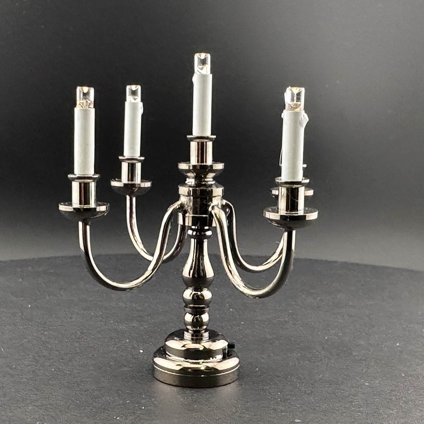 Candélabre noir bronze à 5 branches LED super lumineux avec interrupteur marche/arrêt pour bougie miniature de maison de poupée à l'échelle 1:12