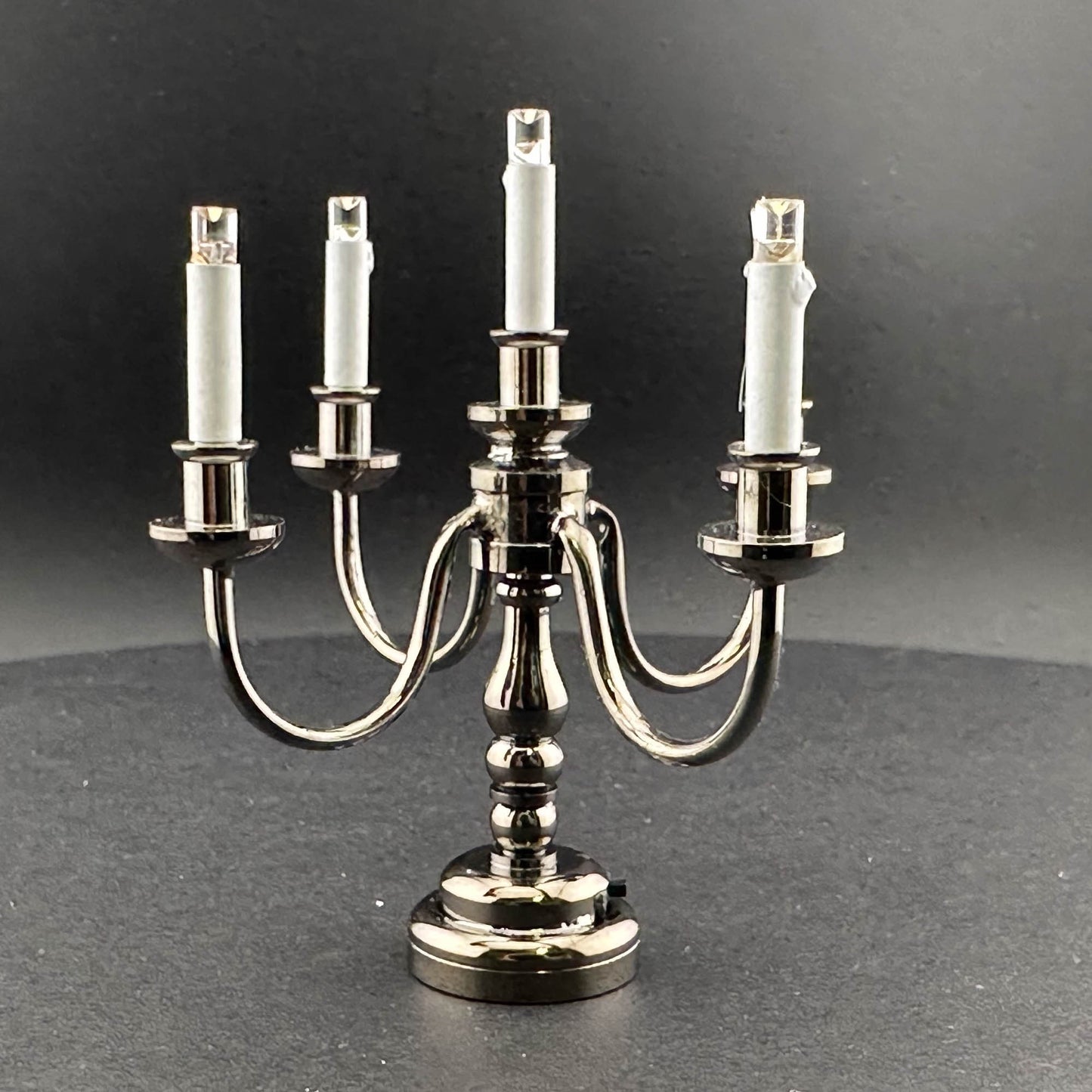 Candélabre noir bronze à 5 branches LED super lumineux avec interrupteur marche/arrêt pour bougie miniature de maison de poupée à l'échelle 1:12
