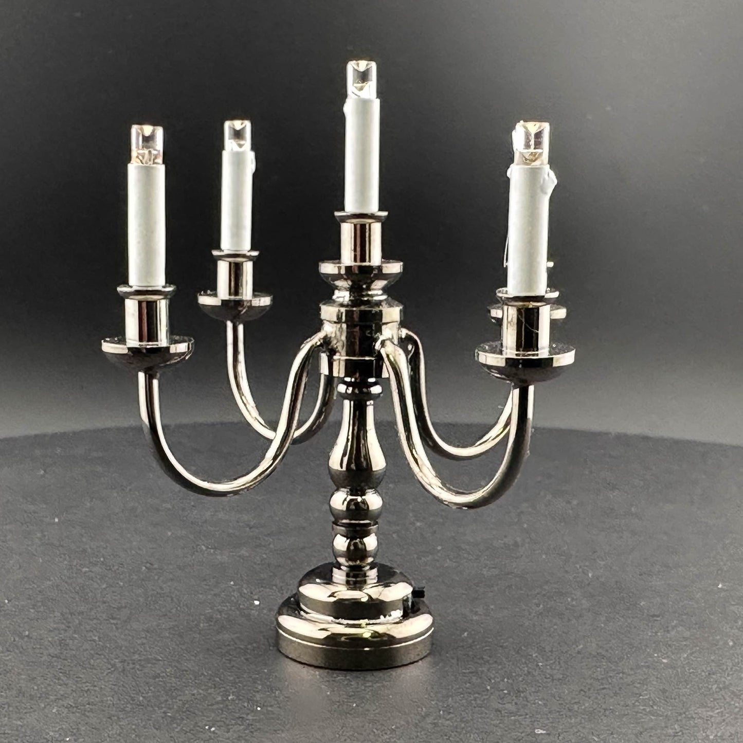 Candélabre noir bronze à 5 branches LED super lumineux avec interrupteur marche/arrêt pour bougie miniature de maison de poupée à l'échelle 1:12