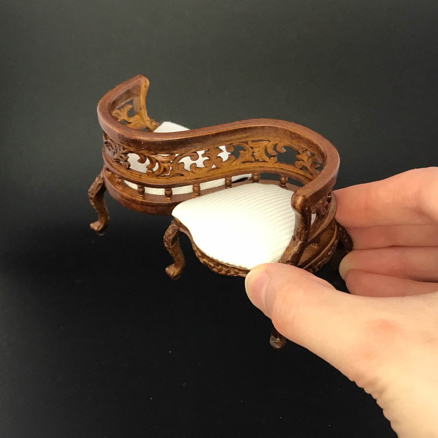 Victorian Tête-à-tête Bench Conversation courting bench, kissing bench love chair for 1:12 scale Miniature Furniture chair 6788 WN