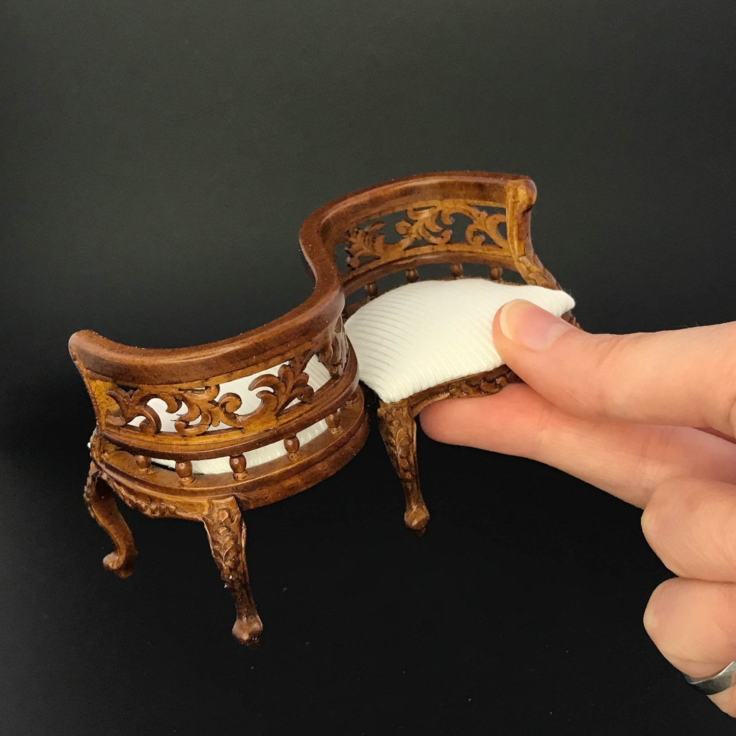 Victorian Tête-à-tête Bench Conversation courting bench, kissing bench love chair for 1:12 scale Miniature Furniture chair 6788 WN