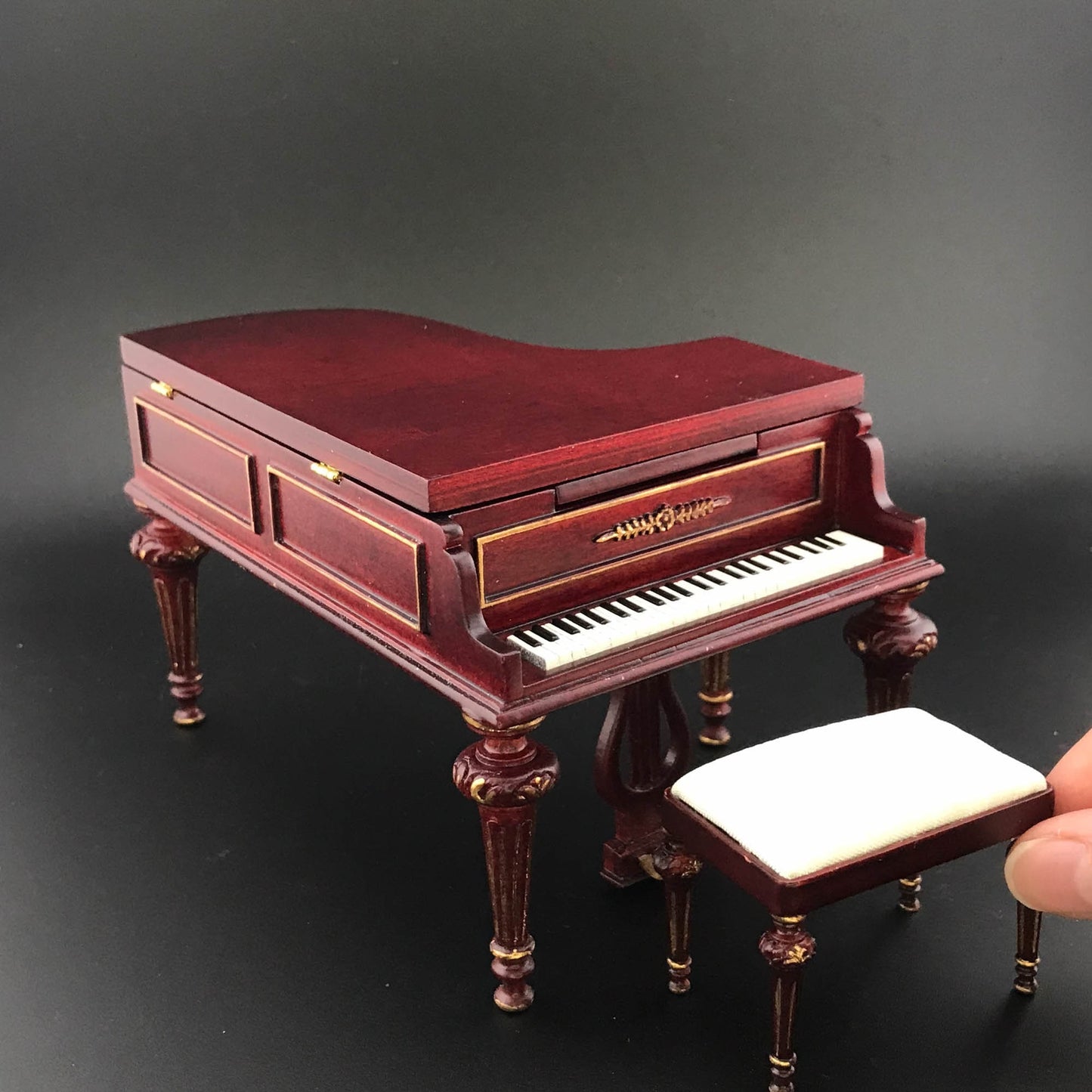 Piano à queue + tabouret pour maison de poupée miniature à l'échelle 1:12, siège en bois, acajou de qualité et or Y3600 MHG