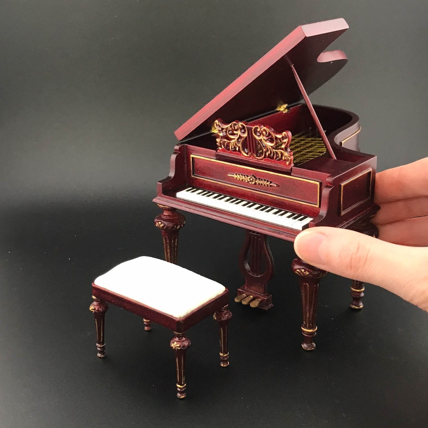 Piano à queue + tabouret pour maison de poupée miniature à l'échelle 1:12, siège en bois, acajou de qualité et or Y3600 MHG