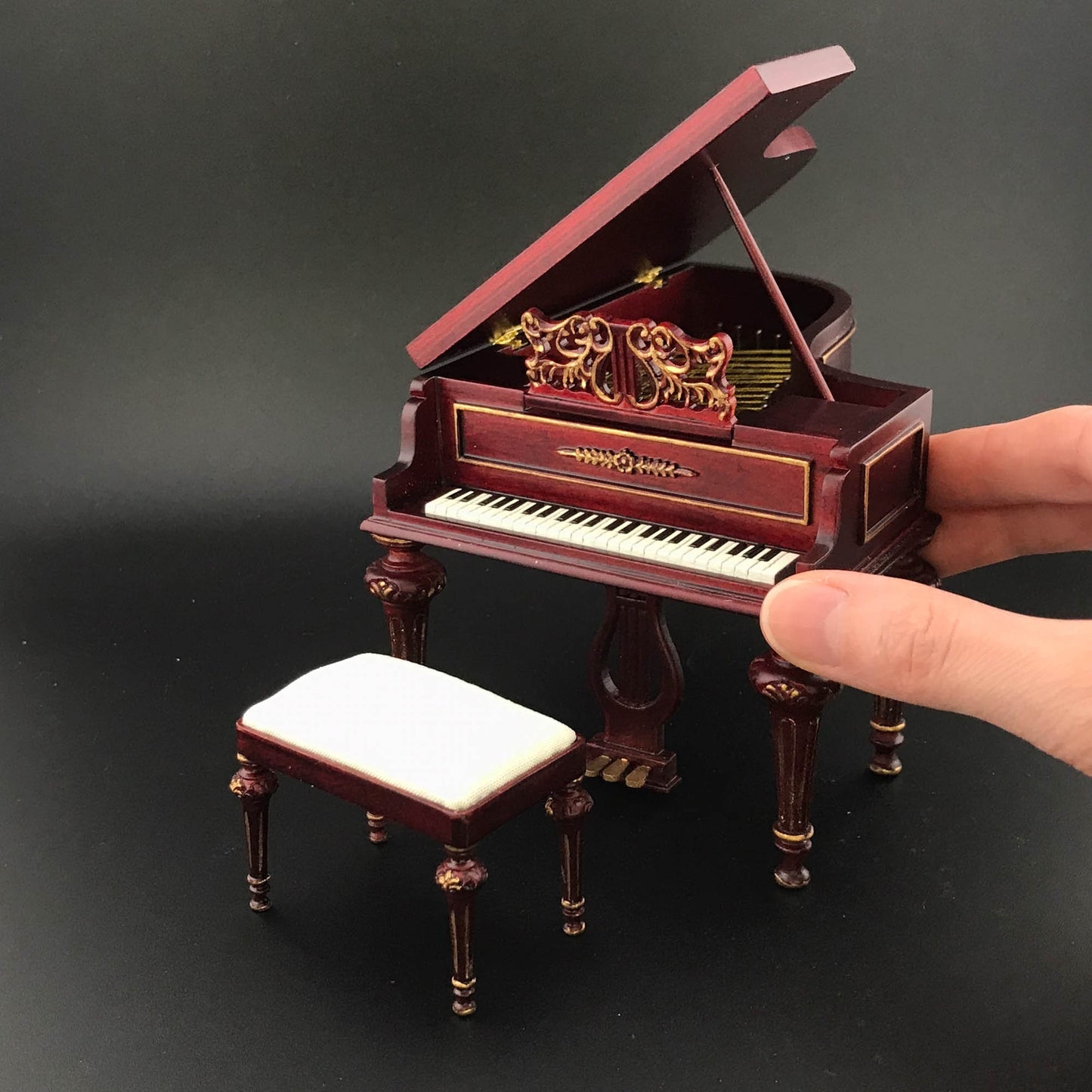 Piano à queue + tabouret pour maison de poupée miniature à l'échelle 1:12, siège en bois, acajou de qualité et or Y3600 MHG