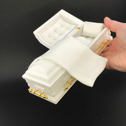 1:12 Cercueil miniature en bois de couleur BLANCHE avec poignées en métal en laiton pour maison de poupée Funérailles enterrées