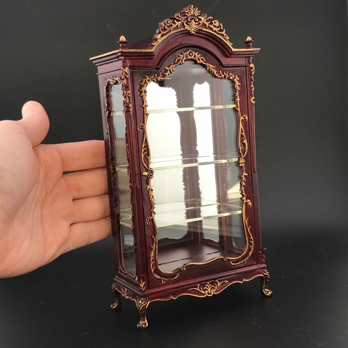Victorian Showcase Curio Cabinet Display Escaparate Vitrine for 1:12 scale Dollhouse Miniature Glass Showcase Y7730 MHG
