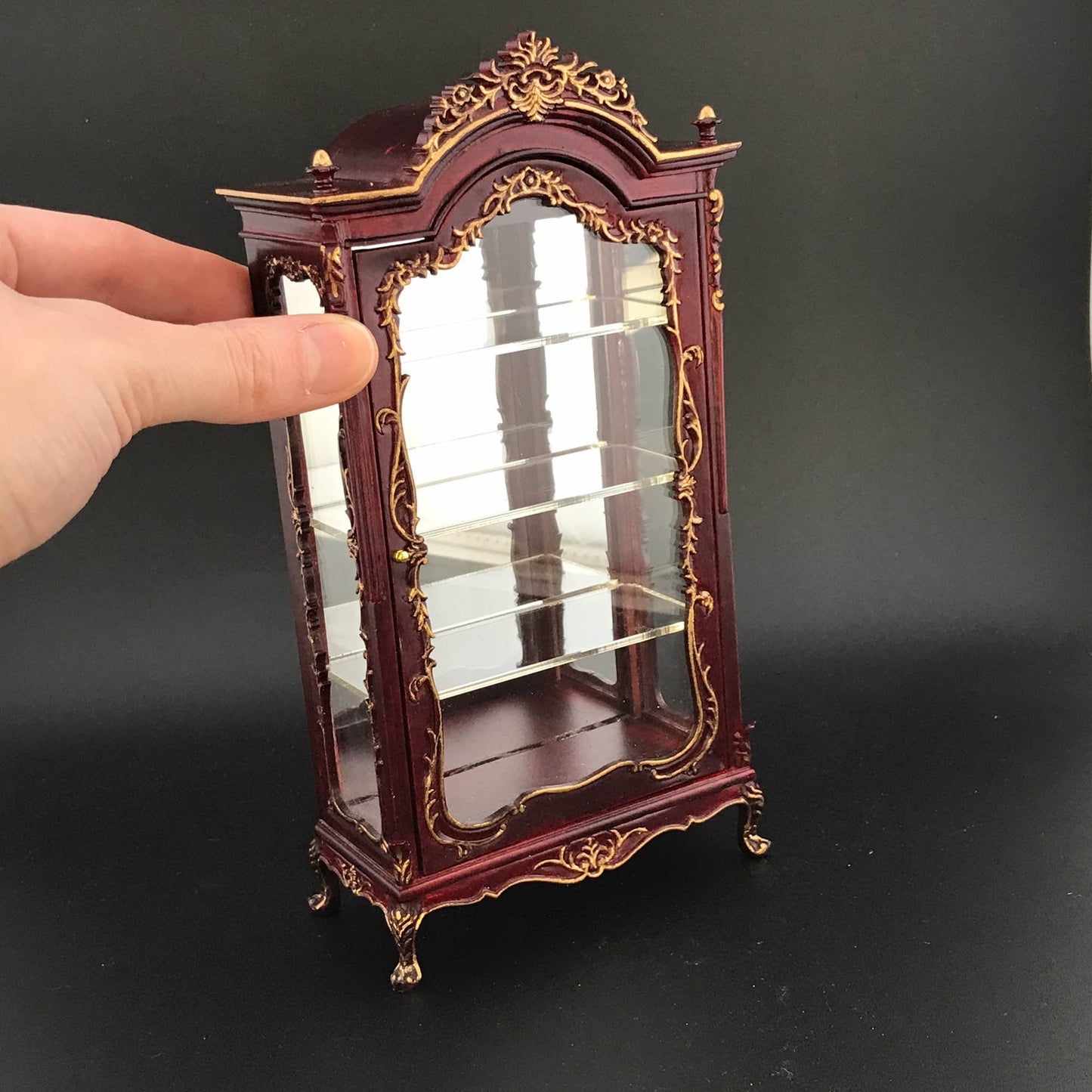 Victorian Showcase Curio Cabinet Display Escaparate Vitrine for 1:12 scale Dollhouse Miniature Glass Showcase Y7730 MHG