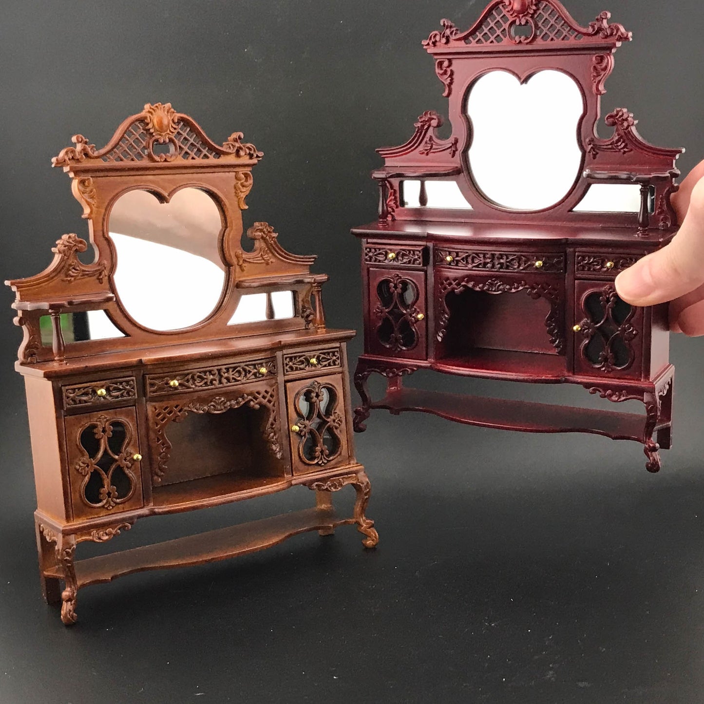 Buffet victorien Kensington en noyer de haute qualité pour maison de poupée miniature à l'échelle 1:12 - édition limitée