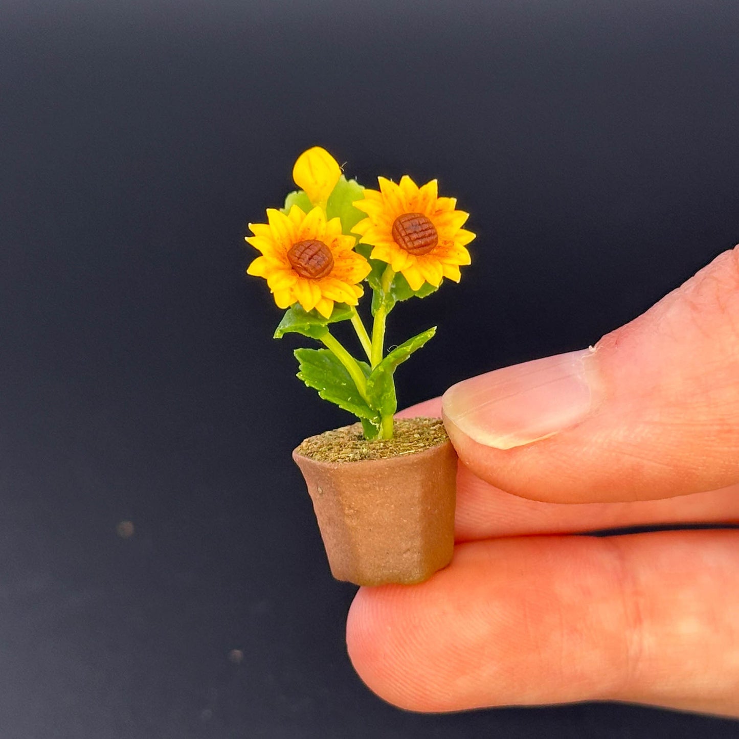 Handmade flowers plant in Terracotta Pot Dollhouse Miniatures 1:12 scale plants flower garden bloom