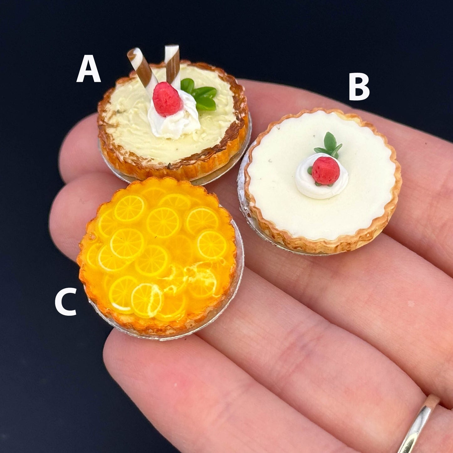 Handmade Pie cake in 1:12 scale for dollhouse miniature polymer clay