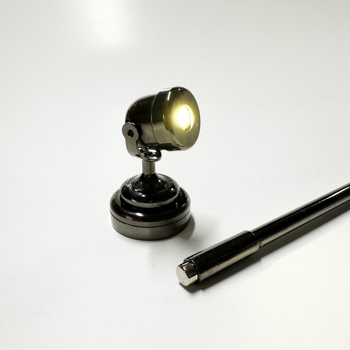 Miniature Spotlight Stage Touchless operation with Wand 1:12 scale lamp LED for dollhouse No-touch No-Switch spot light