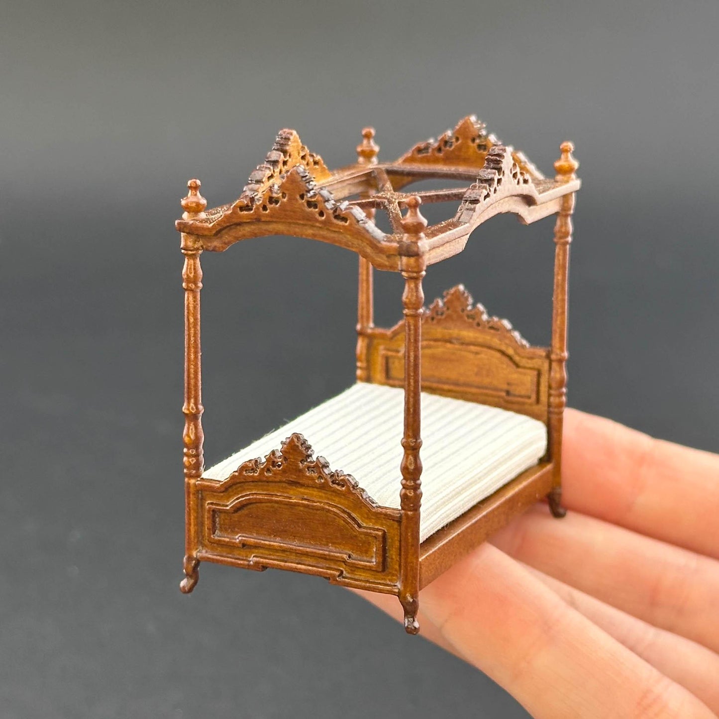 1:48 scale canopy bed handcrafted wood quarter scale WALNUT 1/48 Top Quality dollhouse miniature