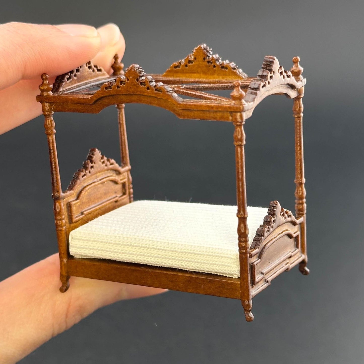 1:48 scale canopy bed handcrafted wood quarter scale WALNUT 1/48 Top Quality dollhouse miniature