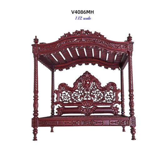 Un chef-d'œuvre miniature king-size en bois sculpté baroque en acajou victorien Rococo Revival, réplique d'un lit à baldaquin dans une maison de poupée à l'échelle 1:12
