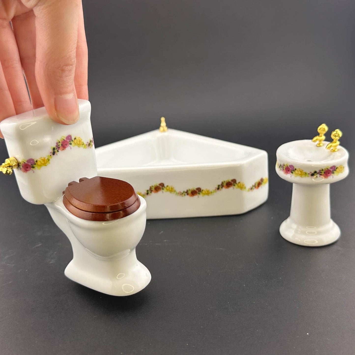 Dollhouse miniature White porcelain Floral Bathroom Set/3pcs in 1:12 scale Corner Bathtub, Sink, and Toilet