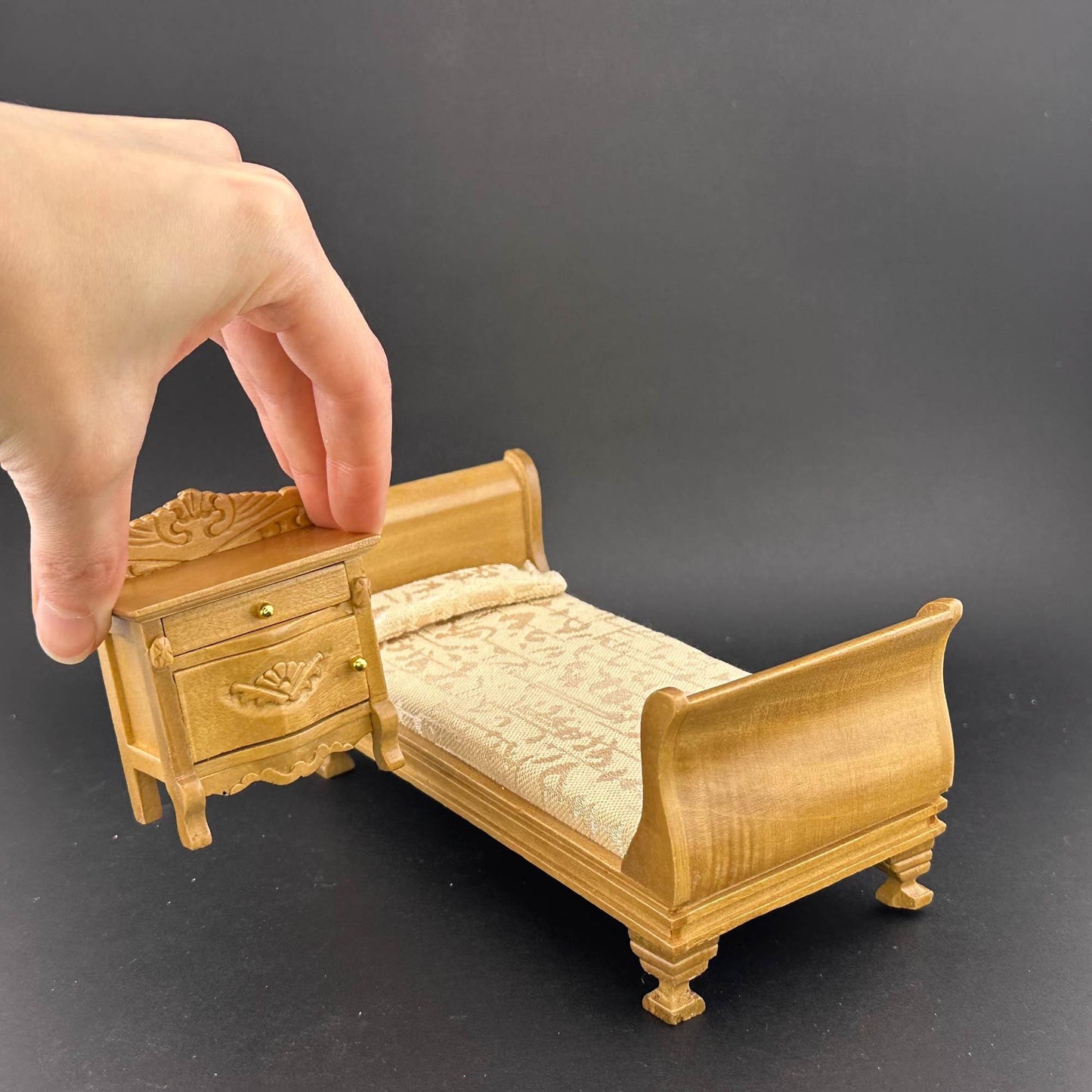 Victorian Miniature bedroom child Girl suite Economy Set 5pcs bed dresser bedstand mirror wardrobe 1:12 scale dollhouses miniature oak wood