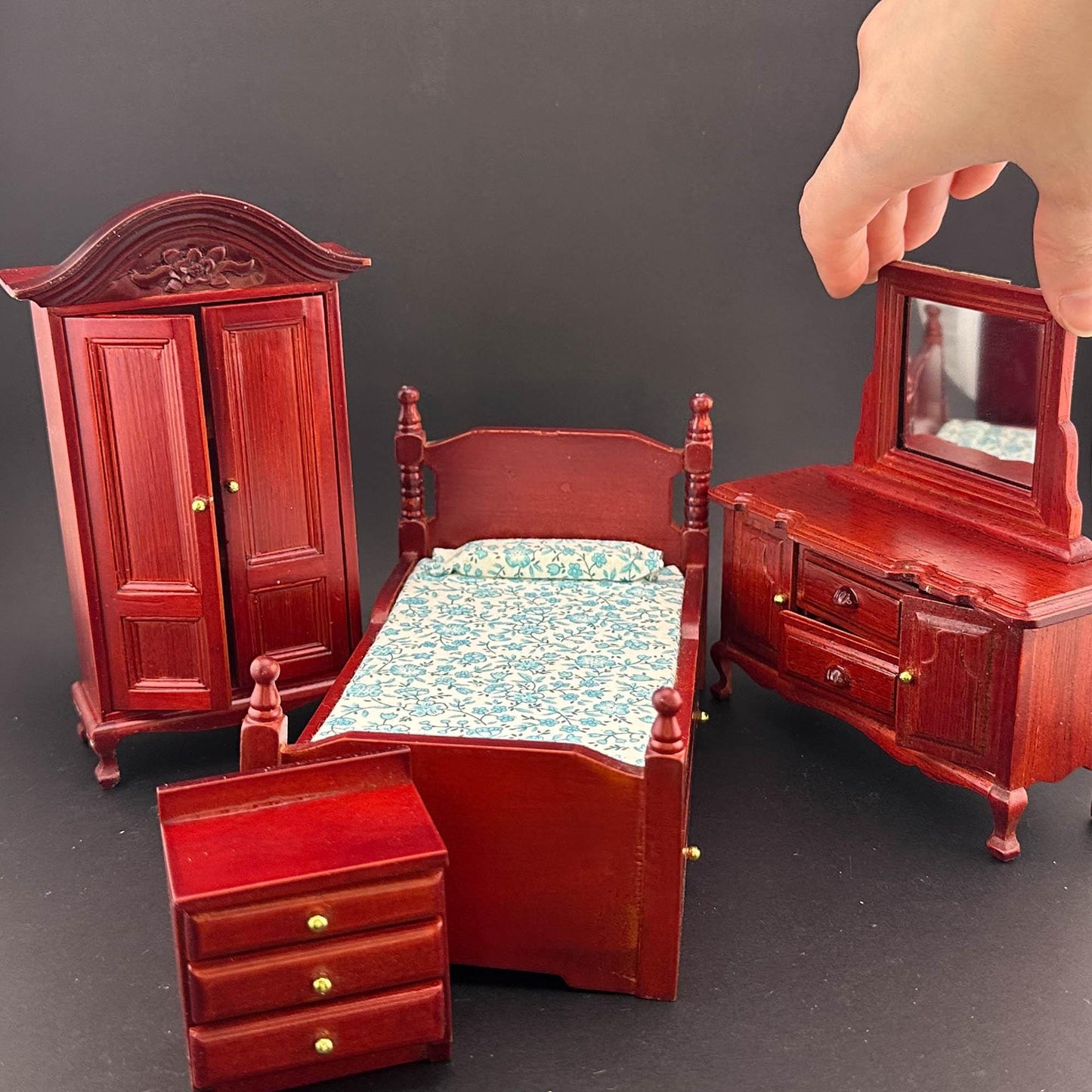 Victorian Miniature bedroom suite Economy 4pcs bed dresser bedstand mirror wardrobe 1:12 scale dollhouses miniature Mahogany wood
