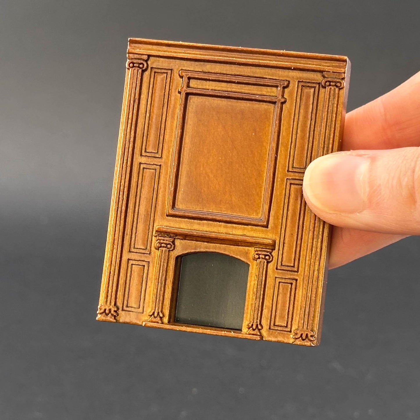 Wandpaneele im Maßstab 1:48, handgefertigt aus Holz im Viertelmaßstab, NUSSBAUM 1/48, Top-Qualität, Puppenhaus, Miniaturregale, Kamin, Tür, Fenster