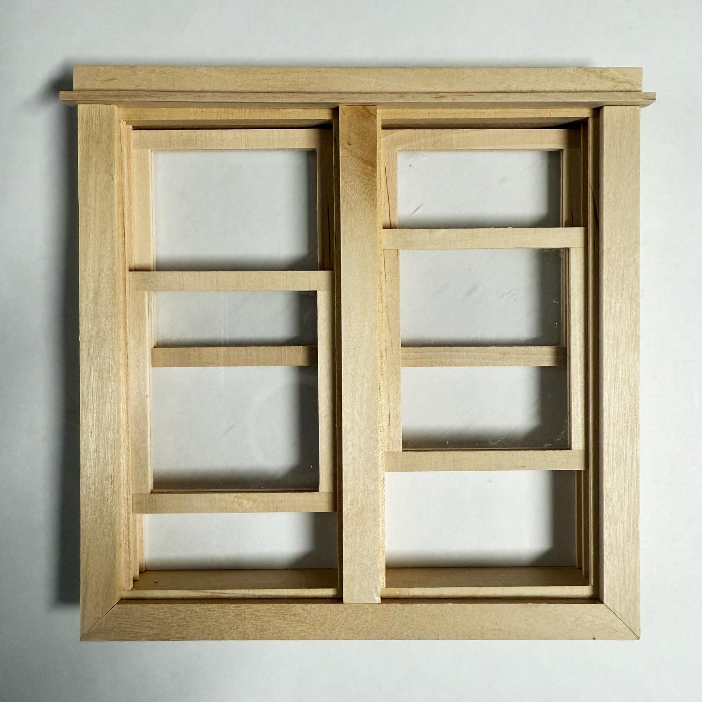 Fenêtre double miniature en bois brut avec pièces mobiles coulissantes pour maisons de poupées à l'échelle 1:12