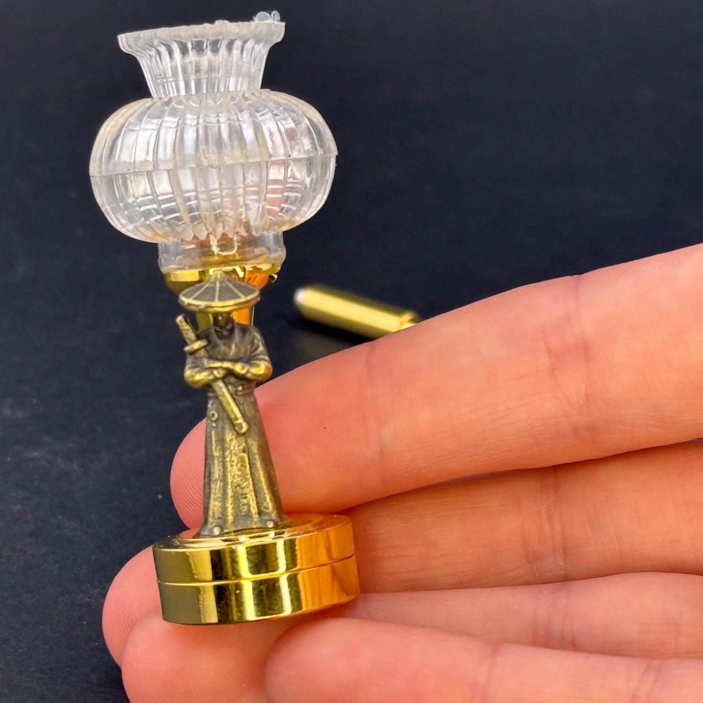 Miniature Touchless operation with Wand 1:12 table lamp LED for Dollhouse No-touch No-Switch Stick Samurai Table Lamp
