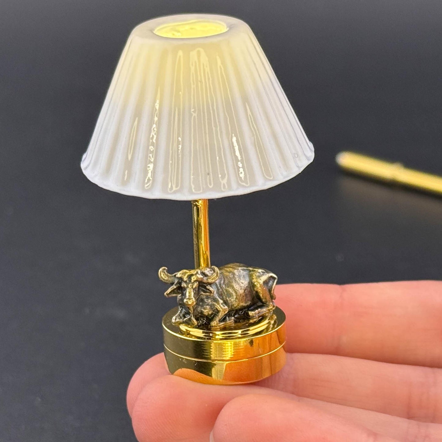Miniature Touchless operation Wand 1:12 table lamp LED for Dollhouse No-touch No-Switch Stick Sitting Resting Crouching Ox Bull Table Lamp