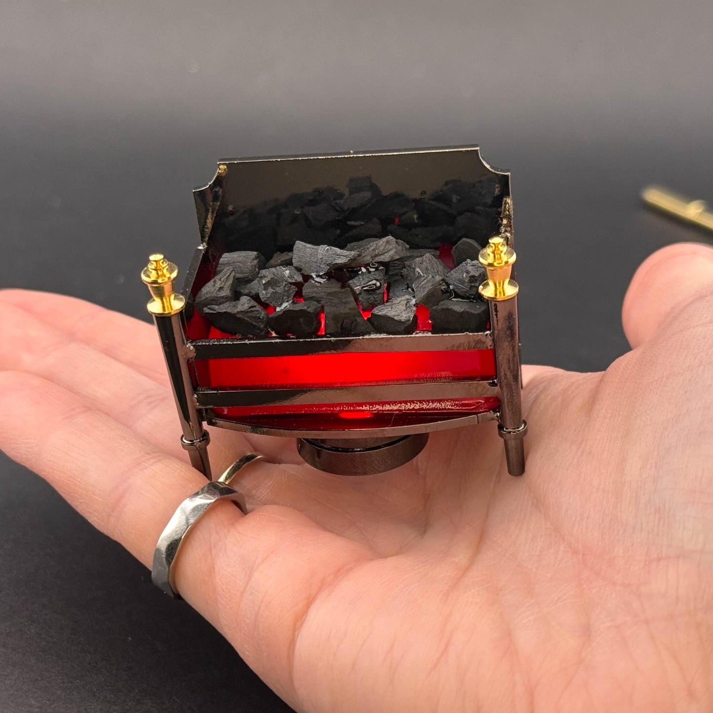 Miniatur-Berührungslose Bedienung mit Zauberstab 1:12 Tischlampe LED für Puppenhaus No-Touch No-Switch Kamin Glowing Embers Red Fire Grate