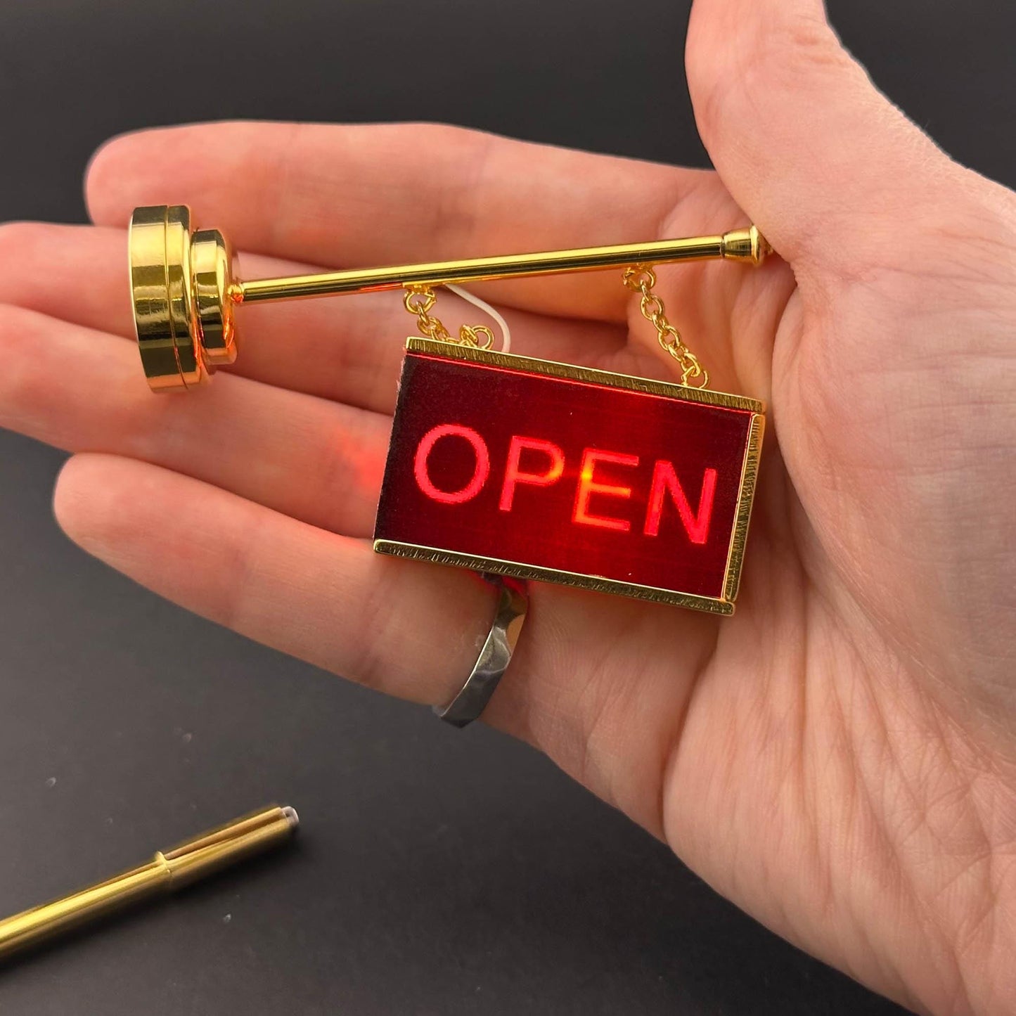 Fonctionnement sans contact miniature avec baguette 1:12 en laiton, lampe de signalisation ouverte, lumière LED, maison de poupée, sans contact, sans interrupteur, bâton magique féerique