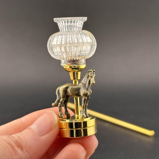Lampe de table miniature à LED sans contact avec baguette 1:12 pour maison de poupée, lampe de table Stick Horse sans contact et sans interrupteur