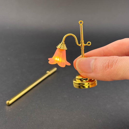 Lampe de table miniature sans contact avec baguette 1:12 LED pour maison de poupée, lampe de table tulipe rose sans contact et sans interrupteur