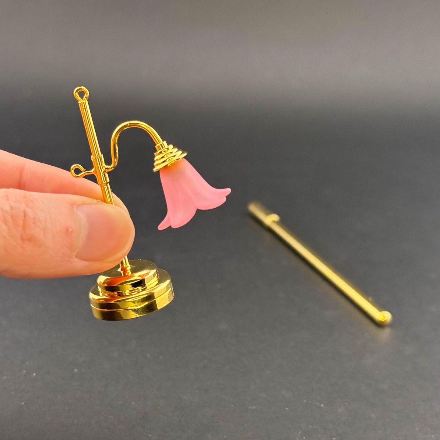 Miniature Touchless operation with Wand 1:12 table lamp LED for Dollhouse No-touch No-Switch pink tulip dest table light