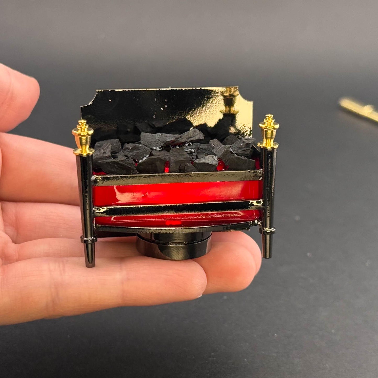 Miniatur-Berührungslose Bedienung mit Zauberstab 1:12 Tischlampe LED für Puppenhaus No-Touch No-Switch Kamin Glowing Embers Red Fire Grate